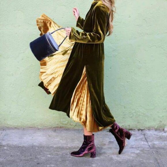 M. Gemi Blue Velvet Booties The Corsa Made in Italy 36 1/2   NWOB - Picture 2 of 15